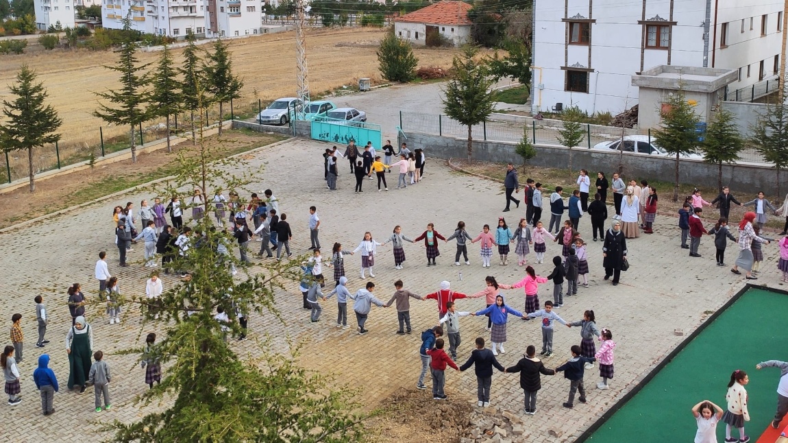 OKULUMUZDA DEPREM TABİKATI YAPILDI.